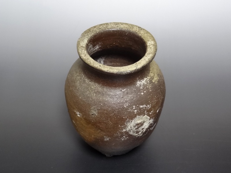 限定セール！】 断捨離中 焼しめられた戦国壺 飾り穴3箇所 2500年前の